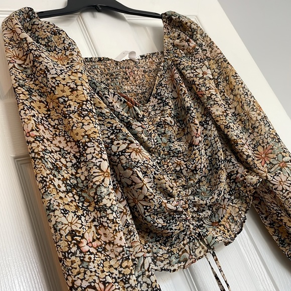 Astr Floral balloon sleeve top love song top - Picture 3 of 9